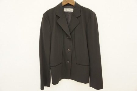 フォーマルかカジュアルか？考えるよりもオシャレ優先なあなたへ。イッセイミヤケのジャケットを買取しました。