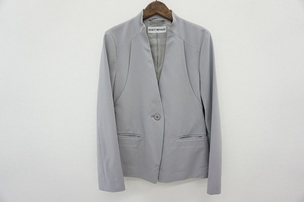 これぞハイファッション！イッセイミヤケのレディースジャケットを買取しました。
