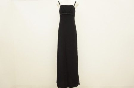 ほっそりとしたラインが女性らしい雰囲気。マックスマーラのロングドレスを買取しました