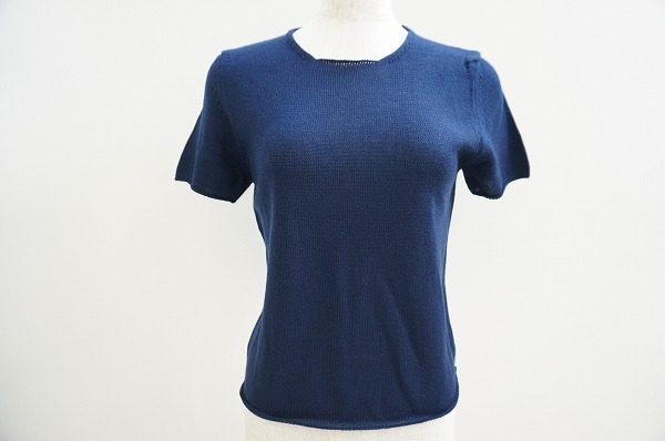 バックのリボンがキュート。シンプルで使い勝手も良いコムデギャルソンのカットソーを買取りいたしました