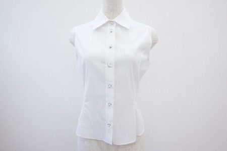 真っ白なブラウスはどんなシチュエーションでもOK！フォクシーニューヨークのノースリーブブラウスを買取しました。