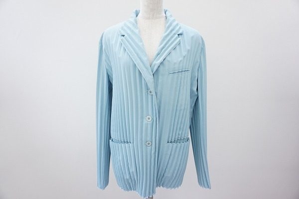 爽やかでミステリアスなイッセイミヤケのレディースジャケットを買取しました。
