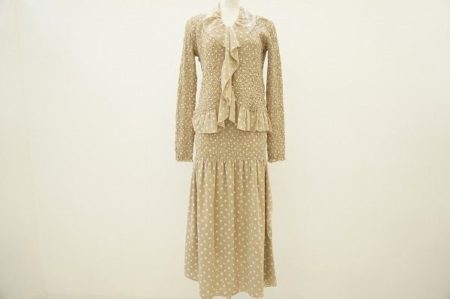 セレブで大人な雰囲気。イッセイミヤケの水玉風のセットアップをお売り頂きました。