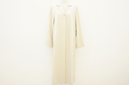 爽やかな色合いが目を引く。マックスマーラのベージュ系のコートを買取しました