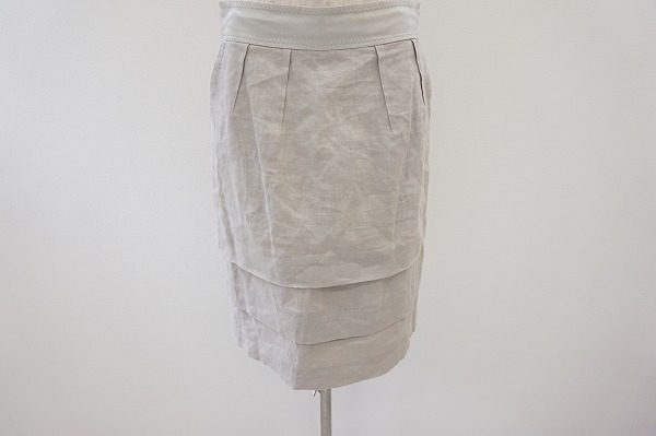 シンプルなタイトシルエットで大人の着こなしを!アドーアの麻スカートを買取しました