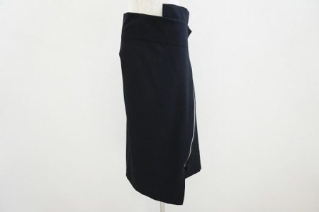 アシメトリーなデザインが素敵なヨウジヤマモトの黒のラップスカートを買取いたしました