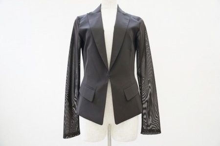 シンプルで着回し力抜群。袖のデザインが個性的。エレガントなフォクシーのジャケットを買取しました。