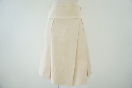 清楚こそ女性の武器！大人かわいいを目指そう。フォクシーのスカートを買取しました。