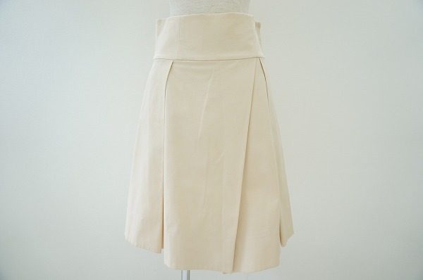 清楚こそ女性の武器!大人かわいいを目指そう。フォクシーのスカートを買取しました。