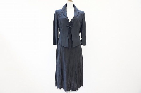 単品使いも便利。マックスマーラの麻絹素材のワンピースとジャケットのセットアップを買取しました。