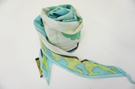 爽やかなカラーとデザイン。エミリオプッチのストールを買取しました