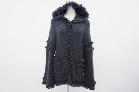 永遠の女性の憧れ、シャネルのフード付きカシミアニットジャケットを買取しました