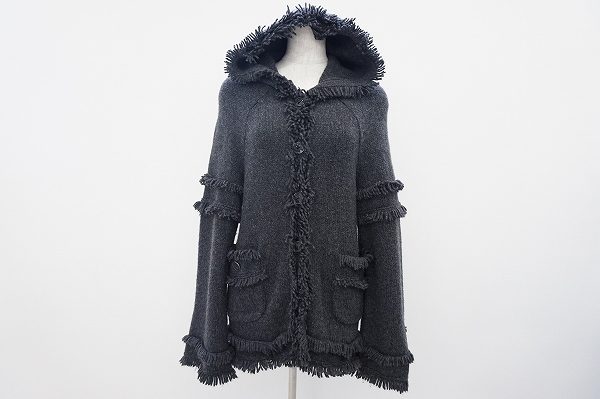 永遠の女性の憧れ、シャネルのフード付きカシミアニットジャケットを買取しました