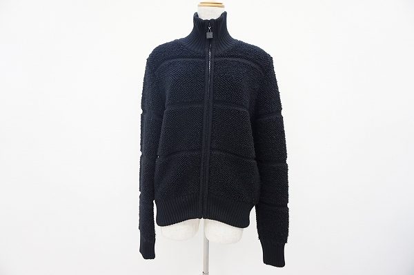 シャネルらしいエレガントさはそのままに…ジップアップパーカーを買取しました