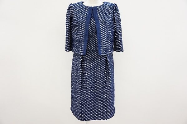 ジャガード織りの水玉模様がステキ。ハロッズのワンピーススーツを買取しました