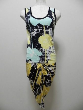 大胆な花柄が印象的。ブルマリンのシルク素材のすてきなセットアップ