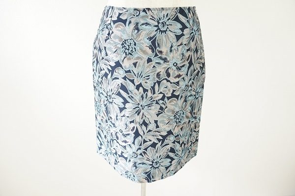 流行のフラワープリント。マックスマーラーのキュートなスカートを買取しました