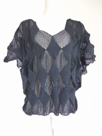 メッシュでモードにセクシーに。プリーツプリーズのシースルートップスを買取しました。