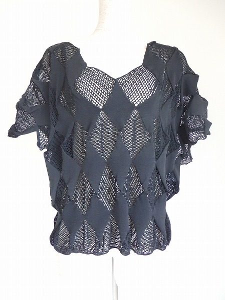 メッシュでモードにセクシーに。プリーツプリーズのシースルートップスを買取しました。