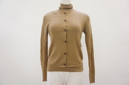 シックな色使いで他と差をつけて！フォクシーのニットアンサンブルを買取しました。