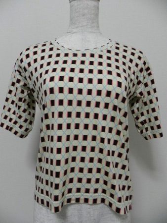 リゾートにぴったり。マルニの幾何学模様トップス