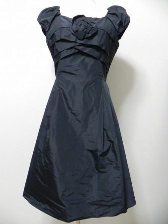 食事会やコンサートにぴったりな１枚。上品な甘さ漂うフランコフェラーロのワンピースです