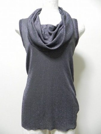 首元のデザインがお洒落。ポールカのオフタートルノースリーブカットソーを買取しました