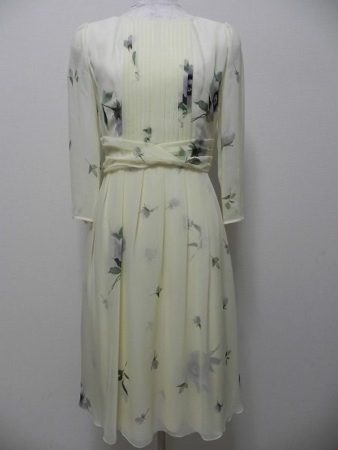 春風を感じさせるエレガントなハロッズのワンピースを買取しました