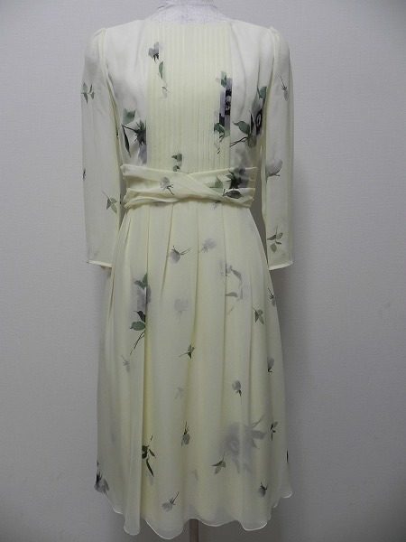 春風を感じさせるエレガントなハロッズのワンピースを買取しました