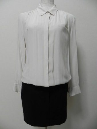 セミフォーマルからデイリーまで幅広いシーンで。マージュのバイカラーワンピースです