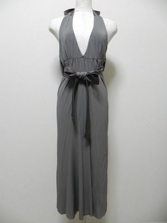 パーティーシーンにぴったり！セクシーなピーエッフェバイパオラフラーニのドレス