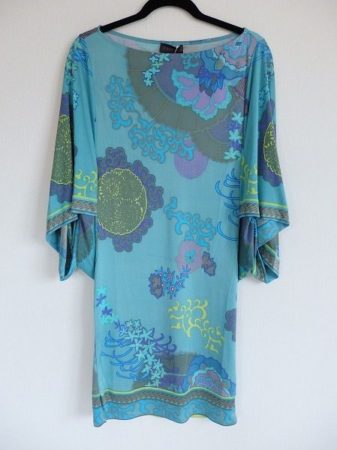 大胆な個性的模様と色合いがとても美しい、ヘイルボブのプリントドレス