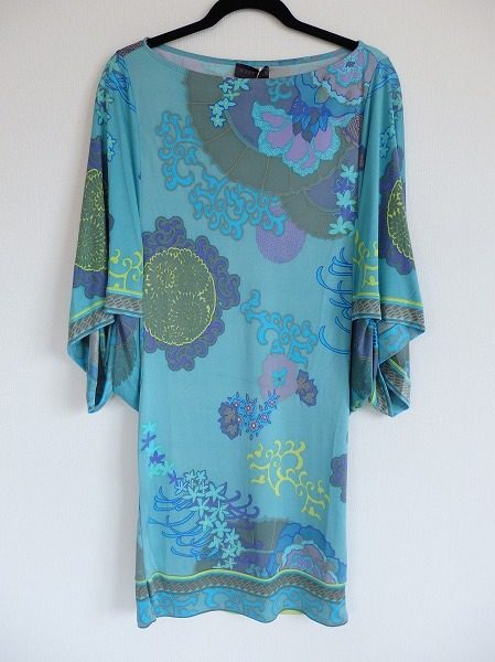 大胆な個性的模様と色合いがとても美しい、ヘイルボブのプリントドレス