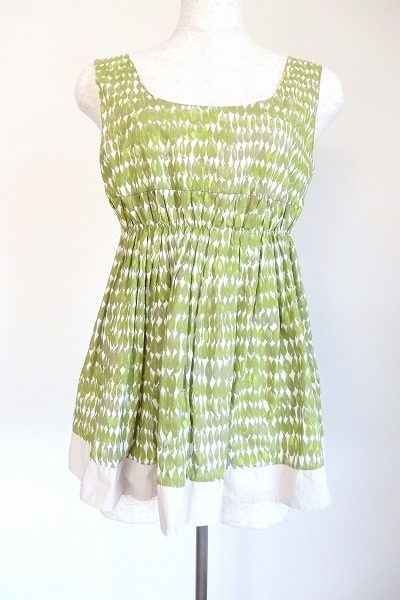 春夏にぴったりなマルニの爽やかグリーンのプリントギャザーチュニック