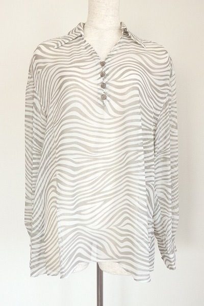 淡い色合いのコントラストが絶妙なパリエンヌのゼブラ柄のシャツ