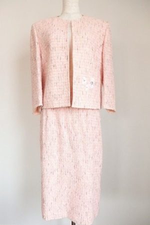 ヨーロピアンスタイルがモダンで大人っぽいマリナリナルディのスカートスーツ