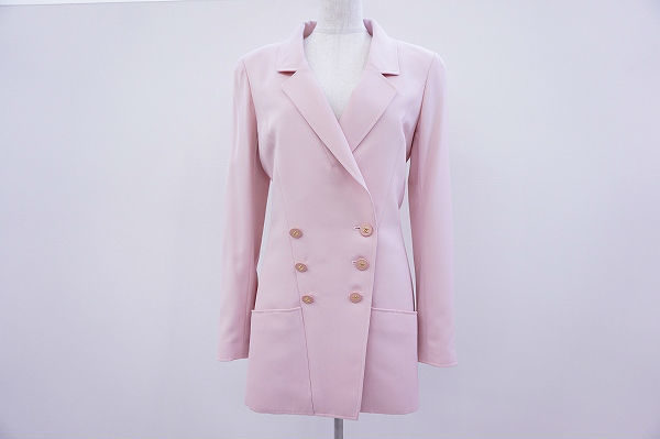 ラグジュアリーな春コーデ。女性の永遠の憧れシャネルのジャケットを買取しました