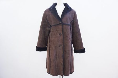 エレガントな雰囲気とゴージャス感のあるエルミダのムートンコート