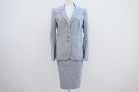 お母様は必見！春に着たい上品なジョゼフのスーツを買取致しました