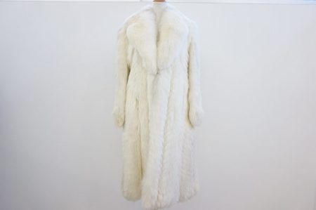最上級の贅沢を！上品なフォックスの毛皮コートを買取致しました