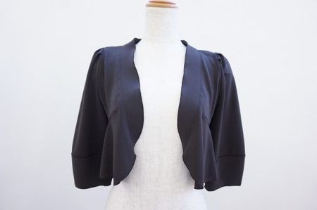 コーディネートのマンネリ解消に。フォクシーニューヨークのボレロを買取しました。