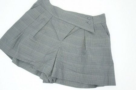 【クロエのチェック柄ショートパンツ買取】スタイリッシュな大人の女性の雰囲気