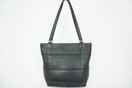 コンパクトなのに大容量！通勤や通学にも使えるコーチのショルダーバッグを買取りいたしました