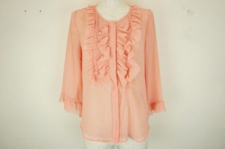 優しいピンクとふんわりフリルで女性らしく！スピック＆スパンのシャツブラウスを買取り致しました。