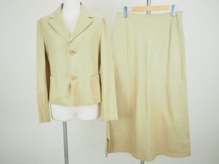 クラシカルな雰囲気がシックなヨウジヤマモトのベージュスカートスーツを買取いたしました