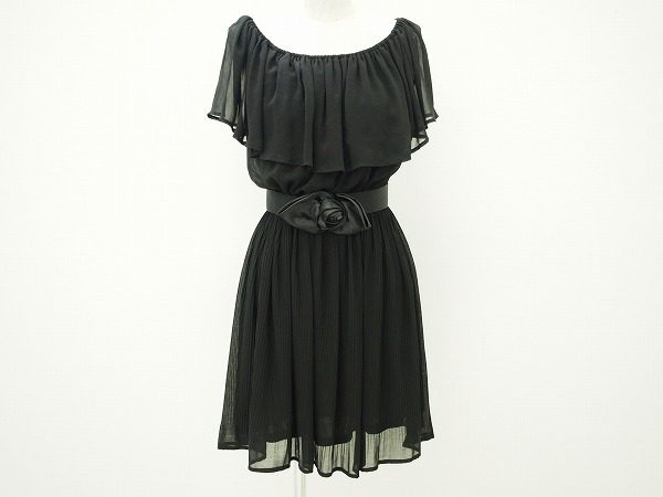 美しいドレープが女性らしさを演出。バーニーズニューヨークのドレスを買取しました。