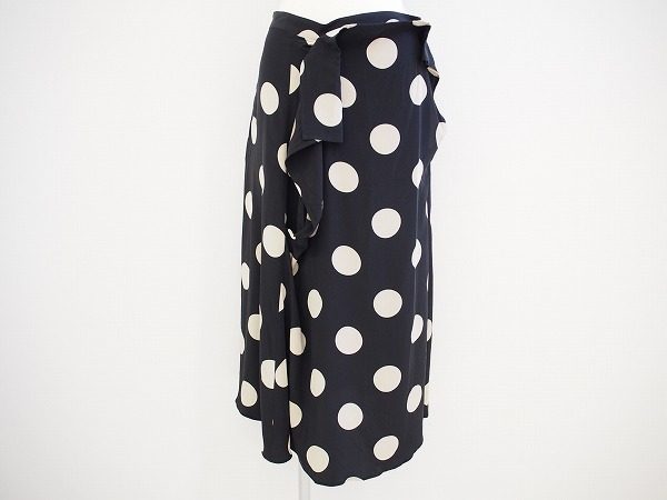 大きなドット柄とカッティングで個性を引き立たせて。ヨウジヤマモトのスカートを買取いたしました