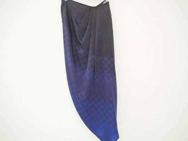 ミステリアスな雰囲気を楽しませてくれる、ドリスヴァンノッテンのスカートを買取りいたしました