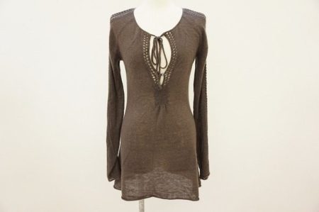 大人っぽさとガーリーさが融合した、セオリーの茶系ニットを買取しました。