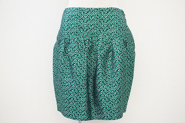 【買取情報】ミュウミュウならではの存在感!個性的なスカートであなたのワードローブを一新させて